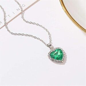 Bakod Jewelry Heart of the Ocean Green Sapphire Necklace